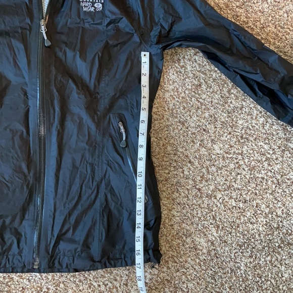 Mountain HardWear women’s rain coat - Picture 5 of 6